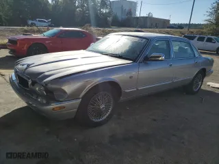 2000 Jaguar XJ VDP with VIN SAJDA24C2YLF03686, listed as a Copart auction lot 77023654 with 215,569 mi miles and Salvage Title. Bid and sale history available at carsss.com. Image 1.