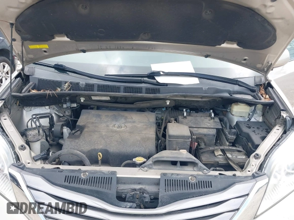 2016 Toyota Sienna XLE with VIN 5TDYK3DC0GS737600, listed as a IAAI auction lot 42027412 with 95,302 mi miles. Bid and sale history available at carsss.com. Image 10.