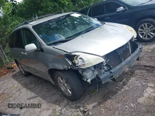 2005 Toyota Sienna XLE z VIN 5TDZA22C55S356911, wystawiony jako IAAI lot #42246471 z przebiegiem 314 805 mil mil oraz . Historia ofert i sprzedaży dostępna na DreamBid. Obrazek 1.
