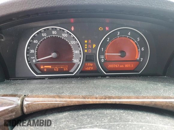 2004 BMW 7 Series 745i with VIN WBAGL63484DP69753, listed as a Copart auction lot 49211195 with 203,767 mi miles and Clean Title. Bid and sale history available at DreamBid. Image 9.