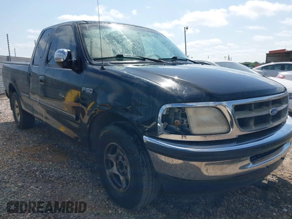 1997 Ford F-150 XL z VIN 1FTEX17L8VNB96786, wystawiony jako IAAI lot #42284370 z przebiegiem 163 227 mil mil oraz . Historia ofert i sprzedaży dostępna na DreamBid. Obrazek 1.
