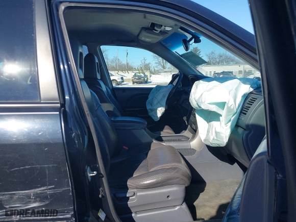 2004 Honda Pilot EX with VIN 2HKYF18544H574133, listed as a IAAI auction lot 41415703 with 217,539 mi miles. Bid and sale history available at carsss.com. Image 5.