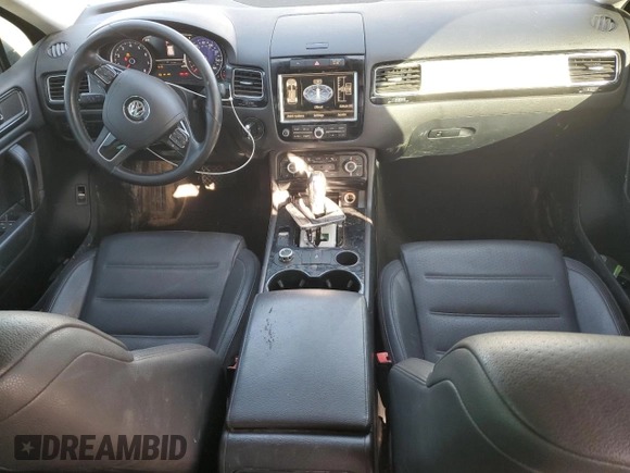 2012 Volkswagen Touareg Sport с VIN WVGFF9BP6CD001833, выставлен на аукционе Copart как лот 54188355 с пробегом 126 272 миль миль и Чистый • Clean title. История ставок и продаж доступна на DreamBid. Изображение 8.