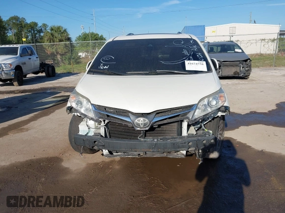 2018 Toyota Sienna XLE Auto Access Seat with VIN 5TDYZ3DC9JS960124, listed as a IAAI auction lot 41674758 with 109,021 mi miles. Bid and sale history available at carsss.com. Image 6.