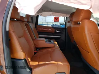 2015 Toyota Tundra Platinum z VIN 5TFAY5F17FX435589, wystawiony jako Copart lot #45215235 z przebiegiem Nie podano mil oraz Szkoda całkowita • Salvage title. Historia ofert i sprzedaży dostępna na DreamBid. Obrazek 10.