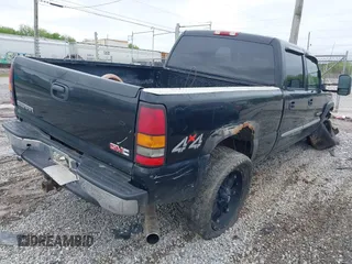 2005 GMC Sierra 2500HD SLE z VIN 1GTHK23U75F816621, wystawiony jako IAAI lot #41965293 z przebiegiem 341 770 mil mil oraz . Historia ofert i sprzedaży dostępna na DreamBid. Obrazek 4.