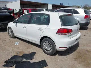 2013 Volkswagen Golf w/Conv & Sunroof z VIN WVWDB7AJ3DW137562, wystawiony jako IAAI lot #41831089 z przebiegiem 121 647 mil mil oraz . Historia ofert i sprzedaży dostępna na DreamBid. Obrazek 3.