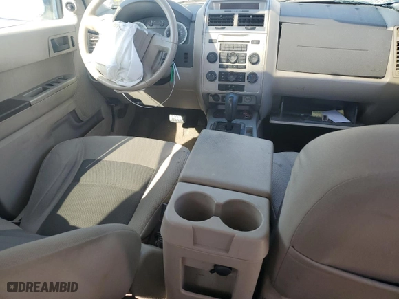 2008 Ford Escape XLT with VIN 1FMCU031X8KA77833, listed as a Copart auction lot 52677714 with 218,934 mi miles and Non Repairable. Bid and sale history available at carsss.com. Image 8.