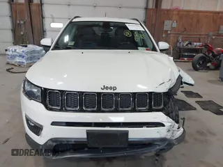 2020 Jeep Compass Latitude z VIN 3C4NJDBB4LT132288, wystawiony jako IAAI lot #42113669 z przebiegiem 57 312 mil mil oraz . Historia ofert i sprzedaży dostępna na DreamBid. Obrazek 12.