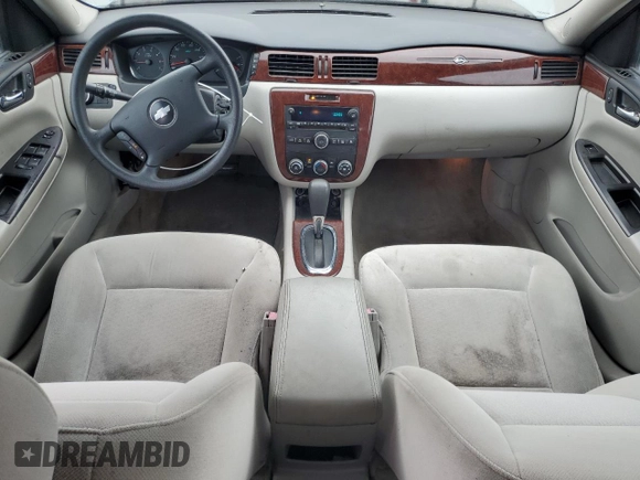 2008 Chevrolet Impala LS z VIN 2G1WB55K689159532, wystawiony jako Copart lot #60697335 z przebiegiem 168 192 mil mil oraz Czysty tytuł • Clean title. Historia ofert i sprzedaży dostępna na DreamBid. Obrazek 8.