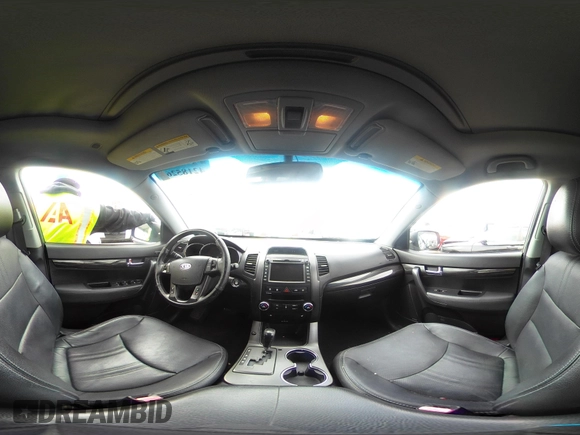 2013 Kia Sorento SX z VIN 5XYKW4A23DG400942, wystawiony jako IAAI lot #42185267 z przebiegiem 162 209 mil mil oraz . Historia ofert i sprzedaży dostępna na DreamBid. Obrazek 22.