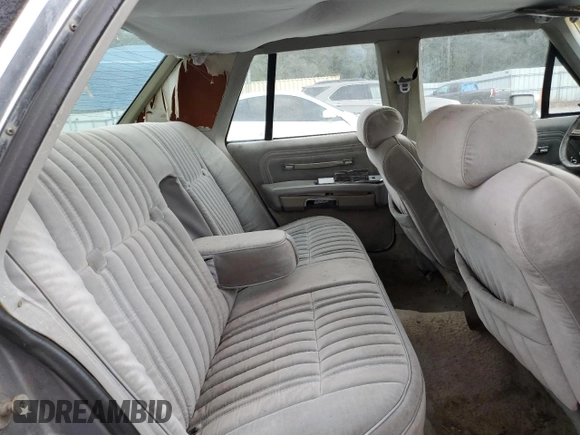 1985 Ford Crown Victoria z VIN 2FABP43F6FX102527, wystawiony jako Copart lot #71747574 z przebiegiem 50 249 mil mil oraz Nie do naprawy. Historia ofert i sprzedaży dostępna na DreamBid. Obrazek 10.