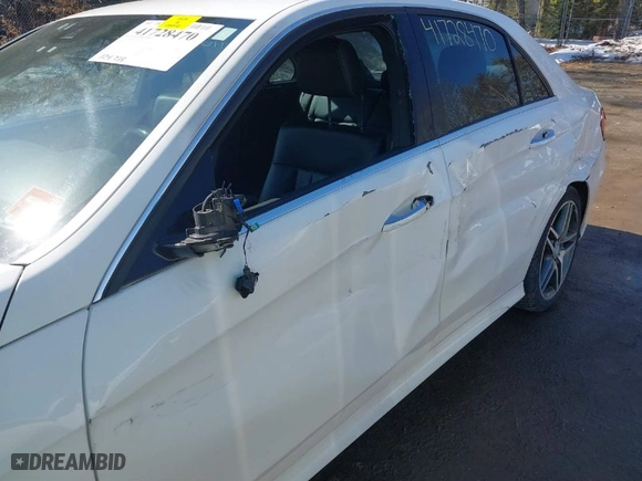 2015 Mercedes-Benz E-Class E 350 Luxury with VIN WDDHF8JB7FB090296, listed as a IAAI auction lot 41728470 with 104,738 mi miles. Bid and sale history available at carsss.com. Image 6.