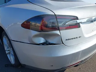2013 Tesla Model S with VIN 5YJSA1AC3DFP10537, listed as a IAAI auction lot 40707549 with 103,111 mi miles and . Bid and sale history available at DreamBid. Image 6.