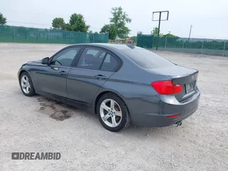 2014 BMW 3 Series 328i z VIN WBA3A5C58EP600887, wystawiony jako IAAI lot #42511539 z przebiegiem 137 055 mil mil oraz . Historia ofert i sprzedaży dostępna na DreamBid. Obrazek 3.