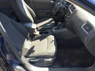 2014 Volkswagen Jetta S z VIN 3VW2K7AJ4EM256582, wystawiony jako IAAI lot #42115329 z przebiegiem 154 096 mil mil oraz . Historia ofert i sprzedaży dostępna na DreamBid. Obrazek 5.