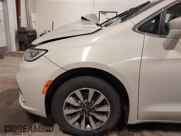 2021 Chrysler Pacifica Touring L with VIN 2C4RC1BG7MR531772, listed as a IAAI auction lot 41834392 with 156,123 mi miles and . Bid and sale history available at DreamBid. Image 18.