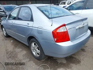 2004 Kia Spectra LX z VIN KNAFE121345017467, wystawiony jako IAAI lot #41911311 z przebiegiem 221 086 mil mil oraz . Historia ofert i sprzedaży dostępna na DreamBid. Obrazek 3.