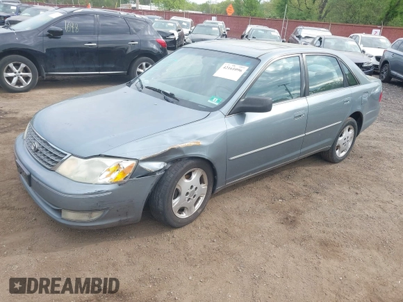 2003 Toyota Avalon XL z VIN 4T1BF28B63U331439, wystawiony jako IAAI lot #42161096 z przebiegiem 217 296 mil mil oraz . Historia ofert i sprzedaży dostępna na DreamBid. Obrazek 2.