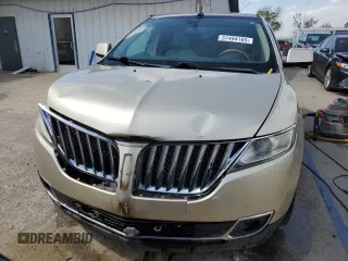 2011 Lincoln MKX z VIN 2LMDJ6JK9BBJ12766, wystawiony jako Copart lot #57494185 z przebiegiem 101 379 mil mil oraz Szkoda całkowita • Salvage title. Historia ofert i sprzedaży dostępna na DreamBid. Obrazek 5.