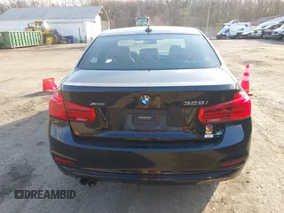2016 BMW 3 Series 328i xDrive z VIN WBA8E3G58GNU02737, wystawiony jako IAAI lot #41882960 z przebiegiem 63 966 mil mil oraz . Historia ofert i sprzedaży dostępna na DreamBid. Obrazek 16.