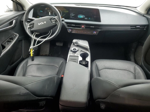 2022 Kia EV6 Wind z VIN KNDC3DLC6N5053572, wystawiony jako Copart lot #54911685 z przebiegiem 26 829 mil mil oraz Szkoda całkowita • Salvage title. Historia ofert i sprzedaży dostępna na DreamBid. Obrazek 8.