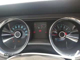 2014 Ford Mustang V6 z VIN 1ZVBP8AM4E5280646, wystawiony jako Copart lot #57615295 z przebiegiem 112 968 mil mil oraz Szkoda całkowita • Salvage title. Historia ofert i sprzedaży dostępna na DreamBid. Obrazek 9.