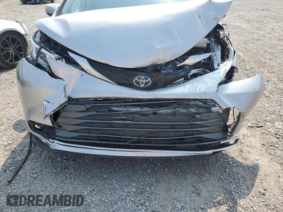 2022 Toyota Sienna Limited with VIN 5TDZRKEC4NS129438, listed as a Copart auction lot 59121405 with 42,756 mi miles and Salvage title. Bid and sale history available at DreamBid. Image 12.