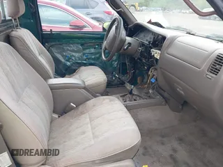 1999 Toyota Tacoma with VIN 4TAPM62N1XZ514312, listed as a IAAI auction lot 42168096 with Not Provided miles and . Bid and sale history available at DreamBid. Image 5.