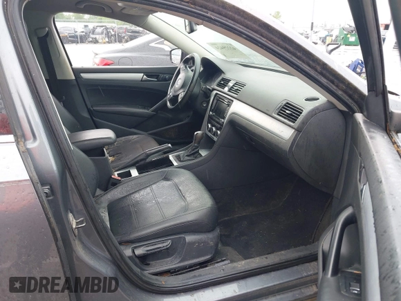 2012 Volkswagen Passat SE с VIN 1VWBH7A3XCC078160, выставлен на аукционе IAAI как лот 42229424 с пробегом 179 988 миль миль и . История ставок и продаж доступна на DreamBid. Изображение 5.