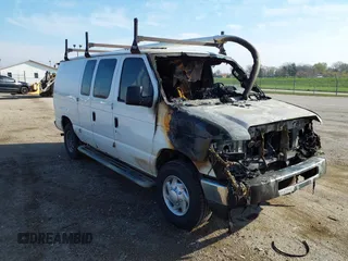 2010 Ford Econoline Cargo Commercial z VIN 1FTNE2EW6ADA28752, wystawiony jako IAAI lot #42002289 z przebiegiem Nie podano mil oraz . Historia ofert i sprzedaży dostępna na DreamBid. Obrazek 1.