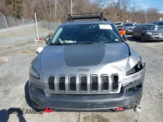 2016 Jeep Cherokee Trailhawk z VIN 1C4PJMBB6GW335837, wystawiony jako IAAI lot #41547478 z przebiegiem 236 483 mil mil oraz . Historia ofert i sprzedaży dostępna na DreamBid. Obrazek 18.