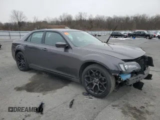 2020 Chrysler 300 S z VIN 2C3CCABG7LH128468, wystawiony jako Copart lot #44922825 z przebiegiem 33 604 mil mil oraz Szkoda całkowita • Salvage title. Historia ofert i sprzedaży dostępna na DreamBid. Obrazek 4.