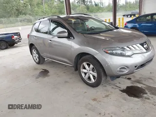 2009 Nissan Murano S z VIN JN8AZ18W99W158814, wystawiony jako IAAI lot #42606819 z przebiegiem 99 706 mil mil oraz . Historia ofert i sprzedaży dostępna na DreamBid. Obrazek 1.