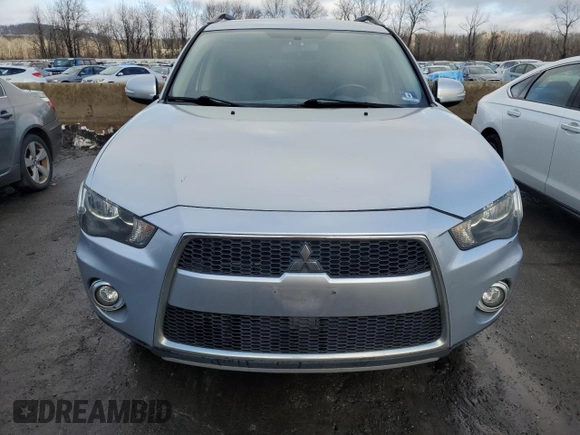 2013 Mitsubishi Outlander SE z VIN JA4JT3AW8DU014284, wystawiony jako Copart lot #85062254 z przebiegiem 167 630 mil mil oraz Czysty tytuł • Clean title. Historia ofert i sprzedaży dostępna na DreamBid. Obrazek 5.