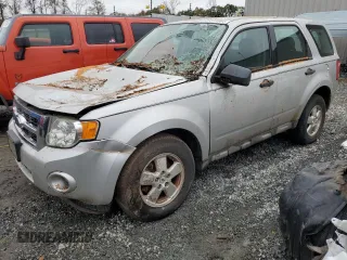 2009 Ford Escape XLS z VIN 1FMCU02779KB55136, wystawiony jako Copart lot #81513864 z przebiegiem 108 906 mil mil oraz Szkoda całkowita • Salvage title. Historia ofert i sprzedaży dostępna na DreamBid. Obrazek 1.