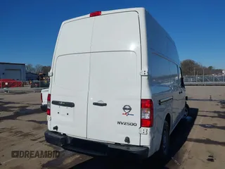 2020 Nissan NV Cargo SV z VIN 1N6BF0LY2LN804118, wystawiony jako IAAI lot #41428353 z przebiegiem 111 941 mil mil oraz . Historia ofert i sprzedaży dostępna na DreamBid. Obrazek 17.