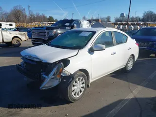 2017 Nissan Versa S Plus z VIN 3N1CN7AP6HL898849, wystawiony jako IAAI lot #41501925 z przebiegiem 132 440 mil mil oraz . Historia ofert i sprzedaży dostępna na DreamBid. Obrazek 2.