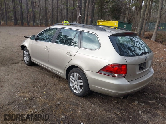 2014 Volkswagen Jetta TDI w/Sunroof & Nav with VIN 3VWPL7AJ9EM616612, listed as a IAAI auction lot 41354489 with 131,281 mi miles and . Bid and sale history available at DreamBid. Image 3.