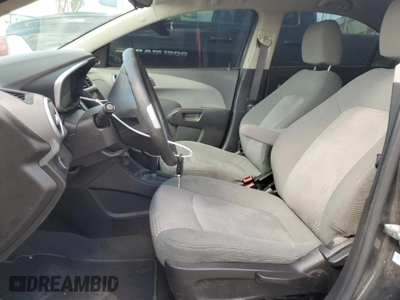 2019 Chevrolet Sonic LS z VIN 1G1JB5SB3K4136220, wystawiony jako Copart lot #50781265 z przebiegiem 45 308 mil mil oraz Nie do naprawy • Non repairable. Historia ofert i sprzedaży dostępna na DreamBid. Obrazek 7.