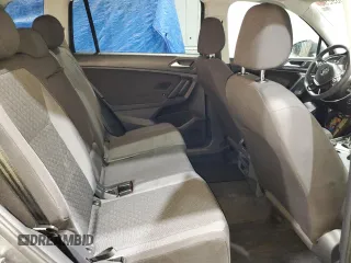 2019 Volkswagen Tiguan S z VIN 3VV0B7AX4KM026679, wystawiony jako Copart lot #49589295 z przebiegiem 80 971 mil mil oraz Szkoda całkowita • Salvage title. Historia ofert i sprzedaży dostępna na DreamBid. Obrazek 11.
