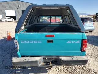1996 Dodge Dakota z VIN 1B7GG26X9TW707044, wystawiony jako Copart lot #77101384 z przebiegiem 112 847 mil mil oraz Szkoda całkowita • Salvage title. Historia ofert i sprzedaży dostępna na DreamBid. Obrazek 6.