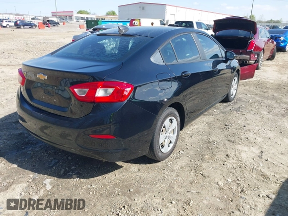 2017 Chevrolet Cruze LS z VIN 1G1BC5SM6H7107353, wystawiony jako IAAI lot #41817282 z przebiegiem 169 385 mil mil oraz . Historia ofert i sprzedaży dostępna na DreamBid. Obrazek 4.