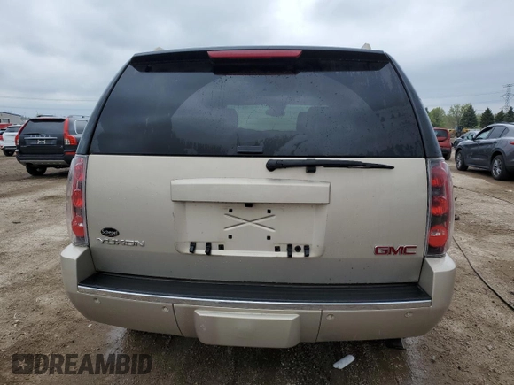 2008 GMC Yukon Denali z VIN 1GKFK63878J132157, wystawiony jako Copart lot #55180015 z przebiegiem 141 270 mil mil oraz Szkoda całkowita • Salvage title. Historia ofert i sprzedaży dostępna na DreamBid. Obrazek 6.