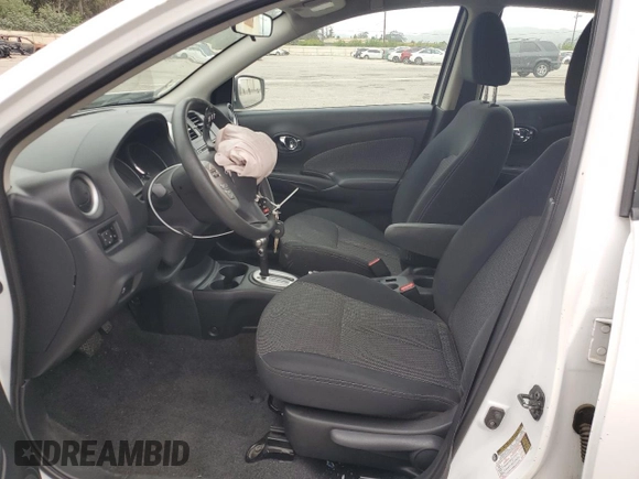 2015 Nissan Versa SV z VIN 3N1CN7AP0FL834609, wystawiony jako Copart lot #55359315 z przebiegiem 112 408 mil mil oraz Szkoda całkowita • Salvage title. Historia ofert i sprzedaży dostępna na DreamBid. Obrazek 7.
