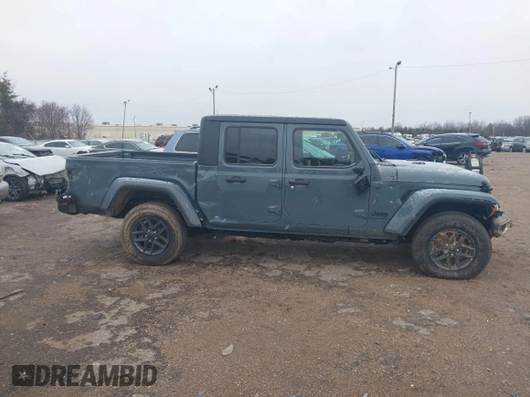 2024 Jeep Gladiator Sport z VIN 1C6HJTAG5RL127973, wystawiony jako IAAI lot #41248039 z przebiegiem 2 648 mil mil oraz . Historia ofert i sprzedaży dostępna na DreamBid. Obrazek 13.