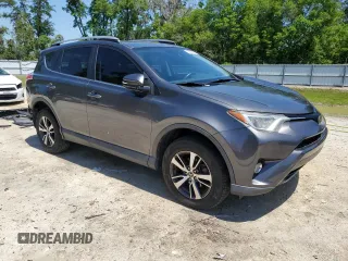 2018 Toyota RAV4 XLE with VIN 2T3WFREV2JW501793, listed as a Copart auction lot 52553015 with 67,918 mi miles and Salvage Title. Bid and sale history available at carsss.com. Image 4.