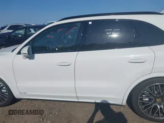 2019 Porsche Cayenne Turbo z VIN WP1AF2AY1KDA80728, wystawiony jako IAAI lot #42262855 z przebiegiem 89 898 mil mil oraz . Historia ofert i sprzedaży dostępna na DreamBid. Obrazek 13.