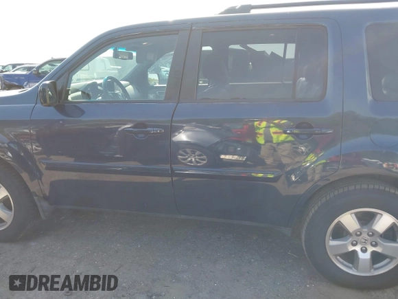 2011 Honda Pilot EX-L with VIN 5FNYF4H53BB100669, listed as a IAAI auction lot 42028998 with 137,215 mi miles. Bid and sale history available at carsss.com. Image 14.