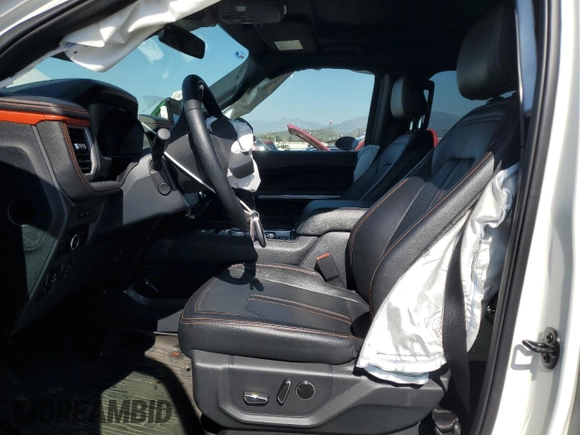 2023 Ford Expedition Timberline с VIN 1FMJU1RGXPEA34504, выставлен на аукционе Copart как лот 50293165 с пробегом 18 986 миль миль и Списание • Salvage title. История ставок и продаж доступна на DreamBid. Изображение 7.